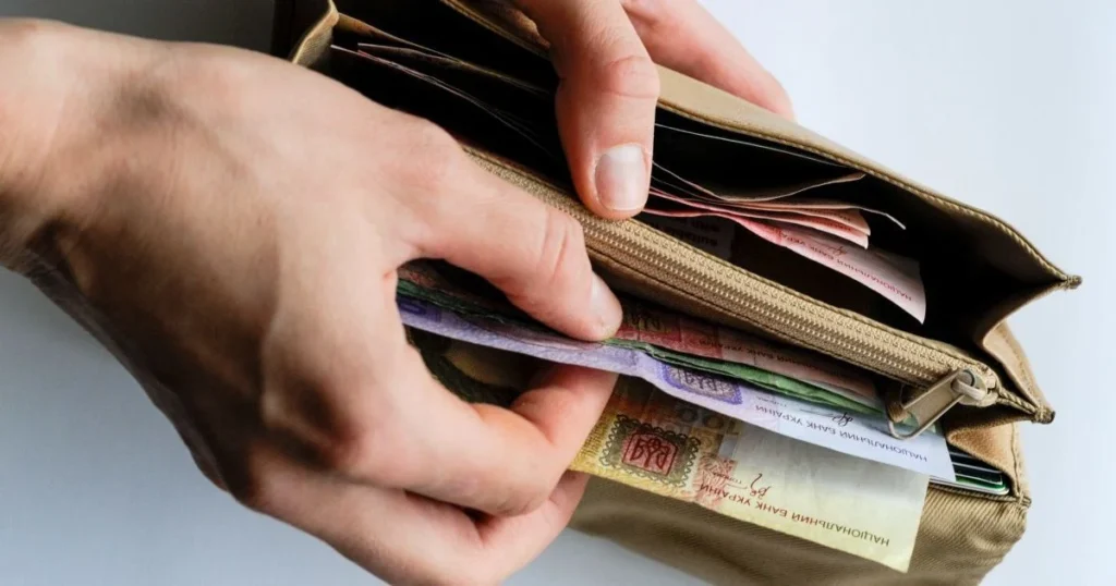 В Україні зменшився обсяг готівки — про це повідомили в Національному банку