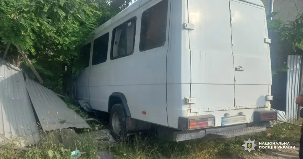 На Львівщині внаслідок аварії з маршруткою травмувалися шестеро осіб
