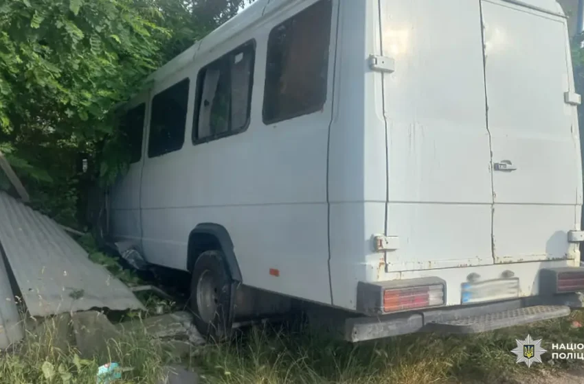 На Львівщині внаслідок аварії з маршруткою травмувалися шестеро осіб