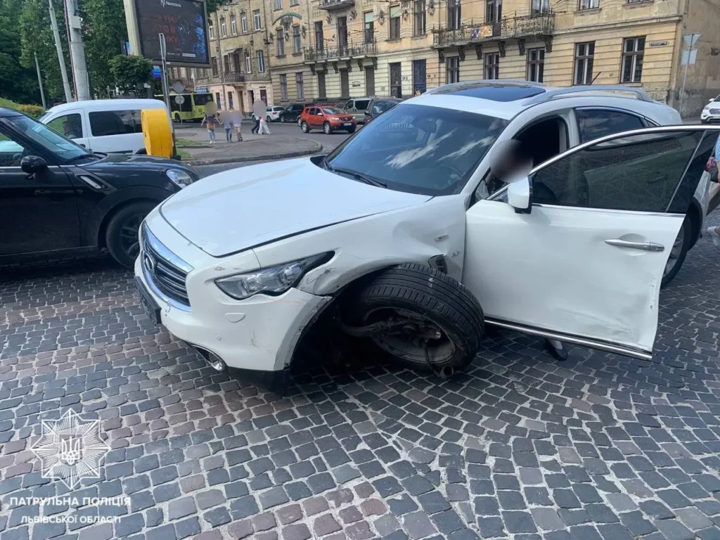 У Львові жінка спричинила три ДТП поспіль