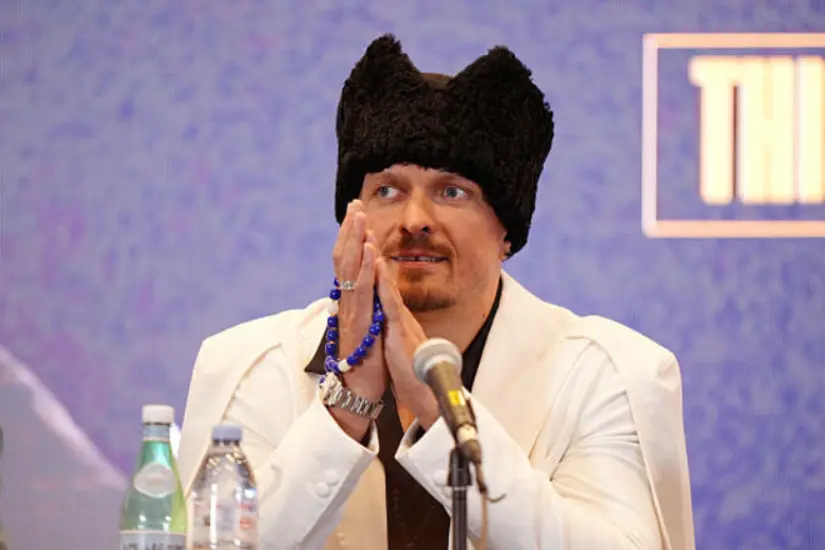 Бій Усик – Дюбуа: український чемпіон з’явився в образі гетьмана на пресконференції