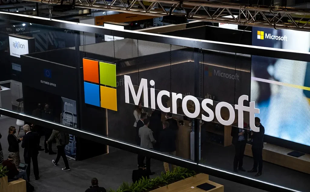 Microsoft масово скорочує персонал