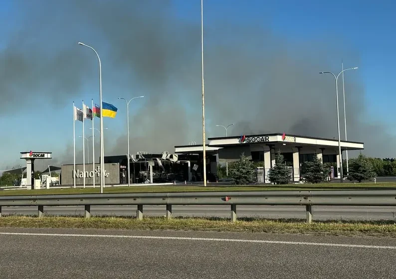  Житомир: З’явилося відео потужного вибуху на АЗС
