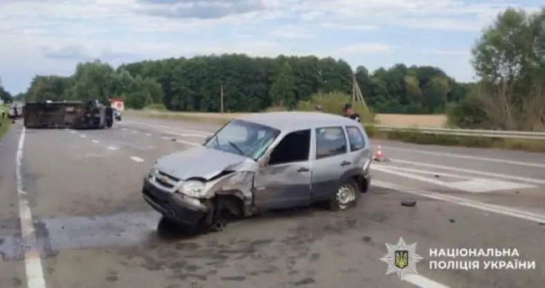 На Чернігівщині перекинулася маршрутка з пасажирами