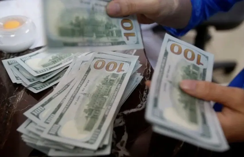  Скільки коштуватимуть 100 доларів і євро до кінця серпня: прогноз банкірів про курс валют в Україні