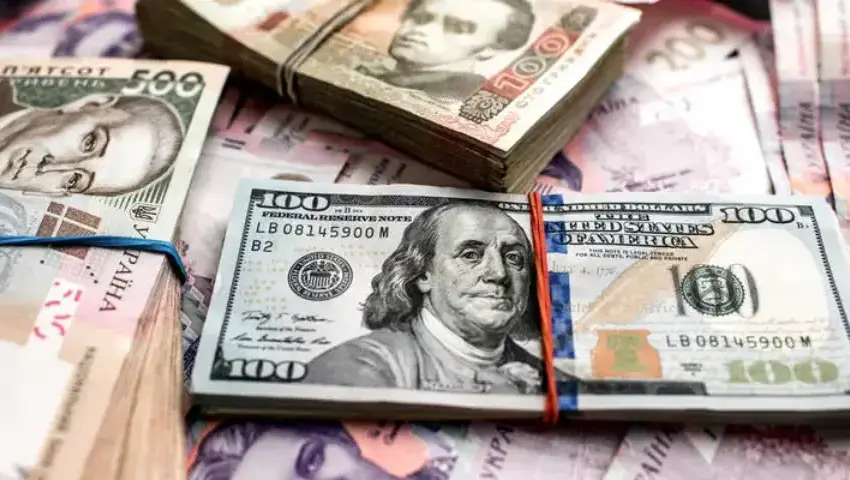  Курс долара та євро 15 вересня: валюти дешевшають на старті тижня
