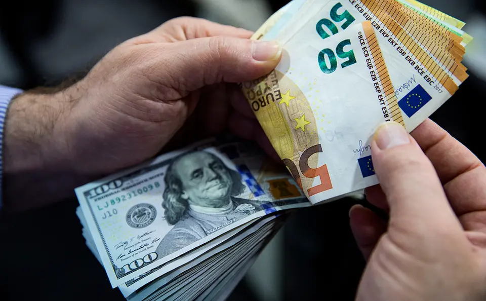 Курс долара в Україні - скільки коштуватимуть $100 до 28 вересня