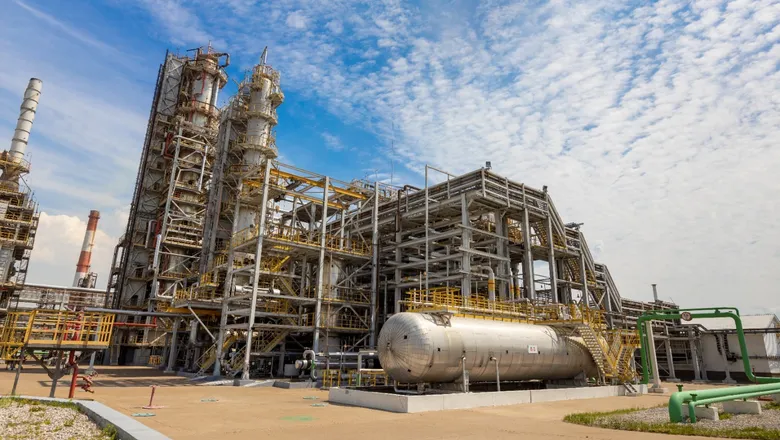  Безпілотники знищили цех на нафтопереробному заводі в Уфі — третій «діпстрайк» у Башкортостані