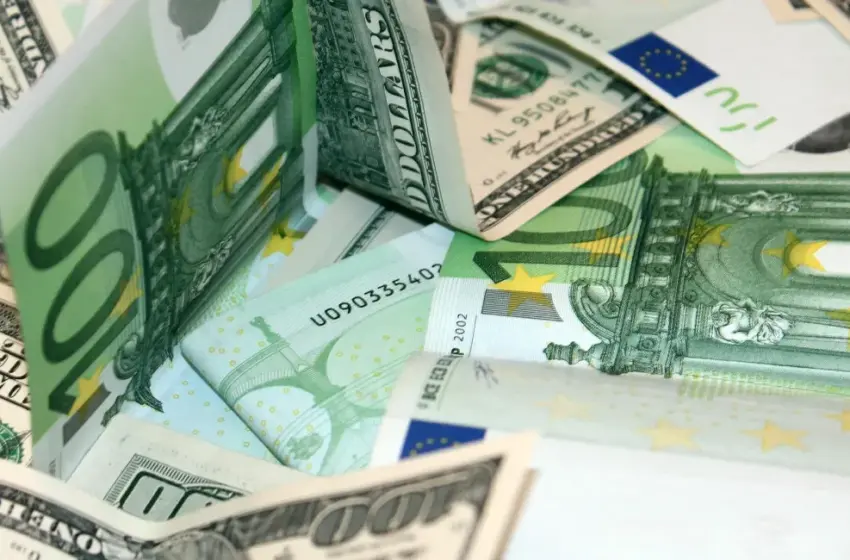  Долар знову дорожчає: як змінився курс валют в Україні на 13 жовтня