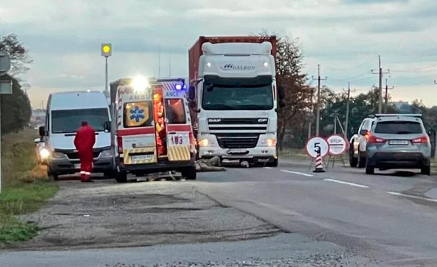  Фура протаранила блокпост під Одесою: двоє військових загинули на службі
