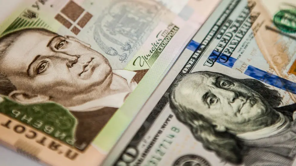 Гривня зміцнилася - НБУ оновив офіційний курс долара та євро на 6 жовтня