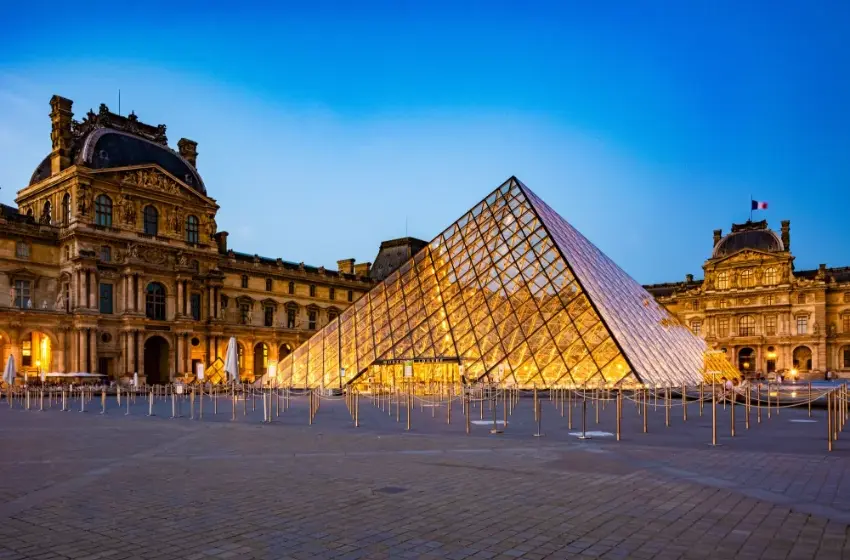  Пограбування століття: у Луврі вкрали коштовності французької корони за сім хвилин