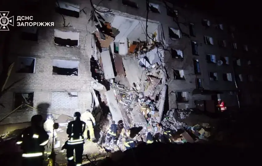  Трагічні наслідки обстрілу Запоріжжя: з-під завалів дістали тіла двох загиблих, серед постраждалих — діти