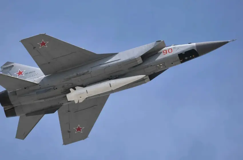 У Росії розбився винищувач МіГ-31: екіпаж дивом вижив після аварії