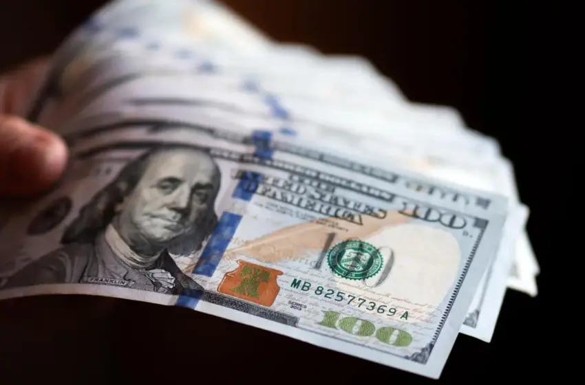  Долар стрімко змінює курс: що робити з заощадженнями до кінця листопада