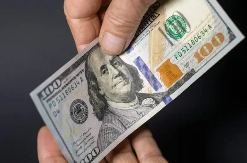  Долар у листопаді йде вгору: чому гривня під тиском і чого чекати далі