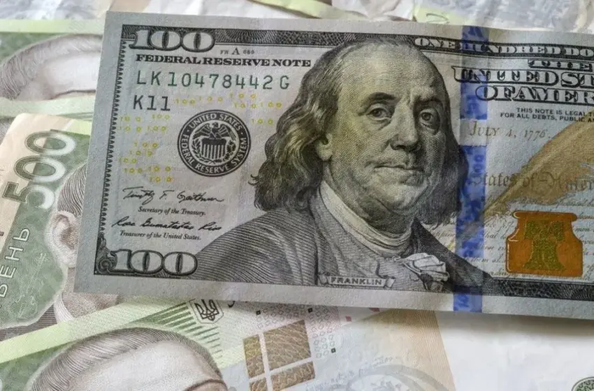  Гривня знову слабшає: долар б’є рекорди, ціни в обмінниках ростуть