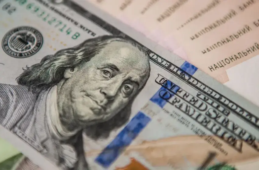  Курс долара стабільний на 13 листопада, але ринок напружений: прогноз на тиждень