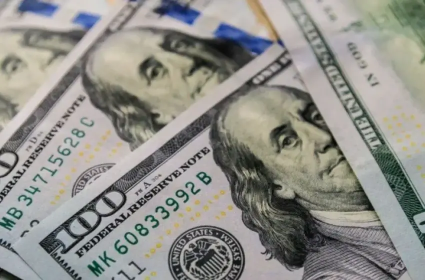  Курс валют на 12 листопада: долар падає в обмінниках, а готівковий євро дорожчає