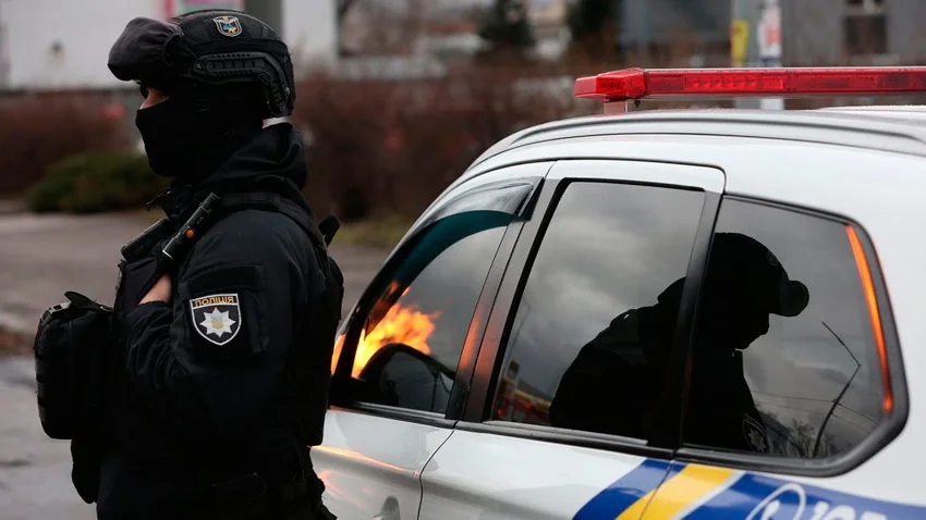 Поліцейський із Києва втік із 16 мільйонами гривень