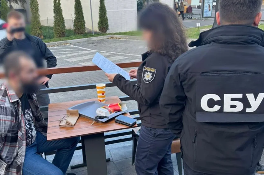 Правоохоронці викрили підполковника Міноборони, який організовував втечу чоловіків до Європи