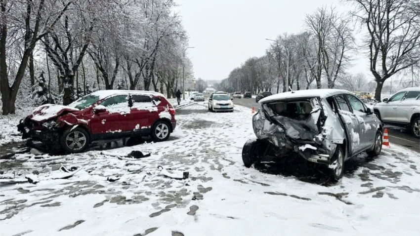  У Рівному ДТП на вулиці Захисників Маріуполя: травмовані двоє осіб