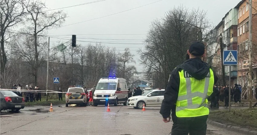 Авто поліції збило жінку та дитину