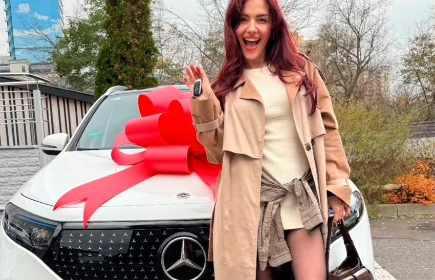 Чоловік MamaRika подарував співачці новий Mercedes-Benz