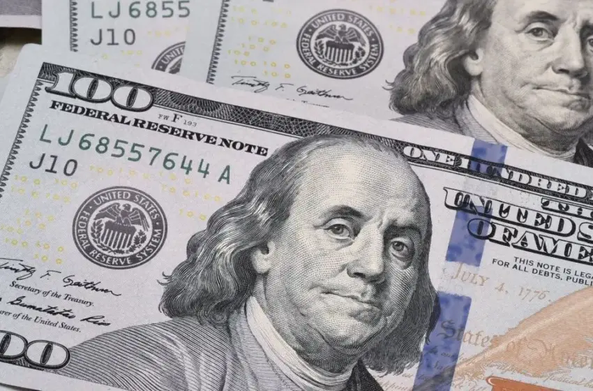  Курс долара 4 грудня знижується: гривня зміцнюється, євро тримає позиції