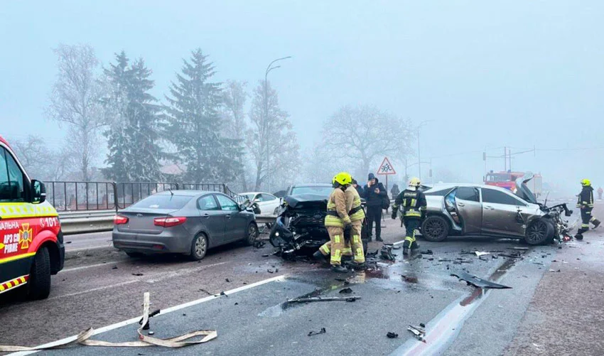 Масштабна ДТП за участю восьми авто