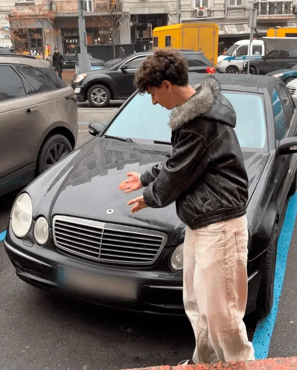 Муаяду навмисно пошкодили Mercedes у центрі Києва