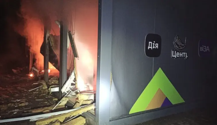  РФ атакувала Кривий Ріг дронами: зруйновано ЦНАП для ветеранів, постраждали житлові будинки і авто