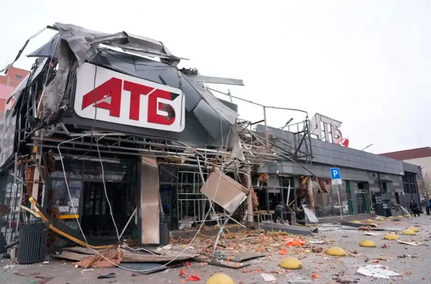  РФ вдарила по супермаркету в Запоріжжі: є поранені та значні руйнування