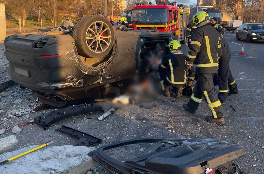  Смертельна ДТП у Києві: Porsche Cayenne розбився на Берестейському проспекті