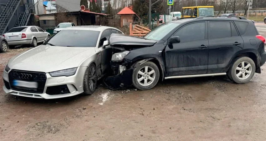 У Львові сталася потрійна ДТП