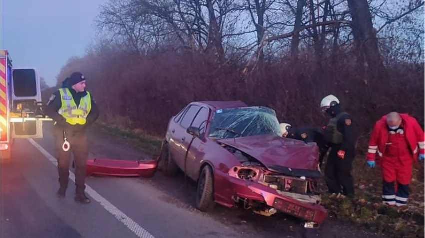  Водій загинув у ДТП на Уманщині: легковик виїхав на зустрічну смугу та зіткнувся з вантажівкою