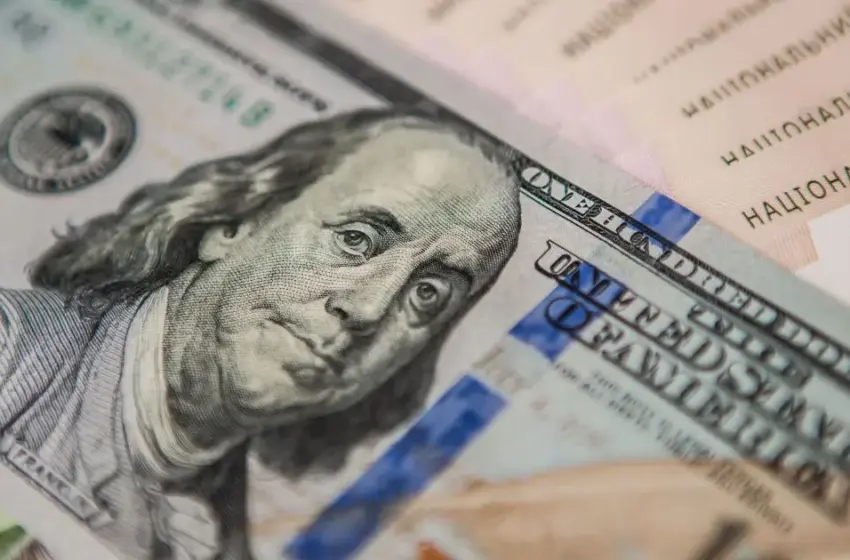  Долар просідає, євро оновлює рекорди: актуальні курси в банках та обмінниках на 28 січня