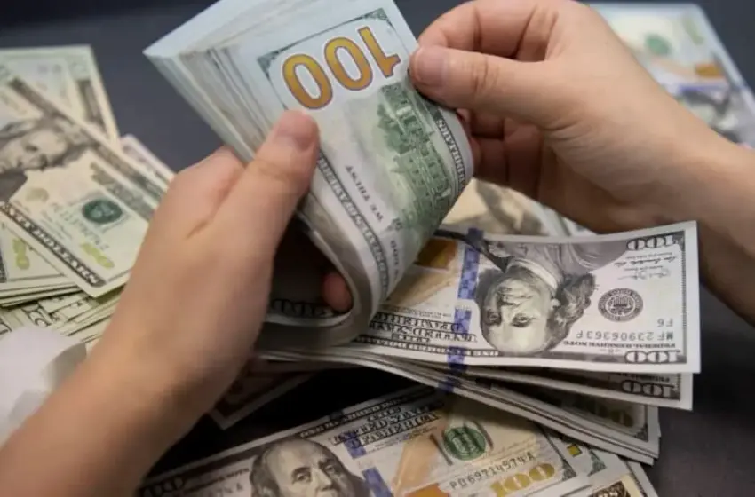  Долар оновив історичний максимум: курс на понеділок знову неприємно здивує
