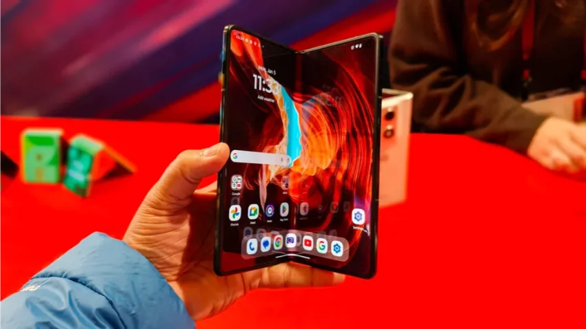  Motorola Razr Fold змінює правила гри серед складних смартфонів 2026 року