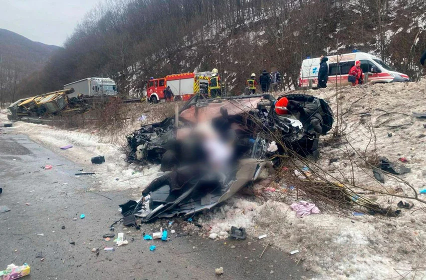  Смертельна ДТП на Закарпатті: загинула подружня пара, дитина дивом вижила