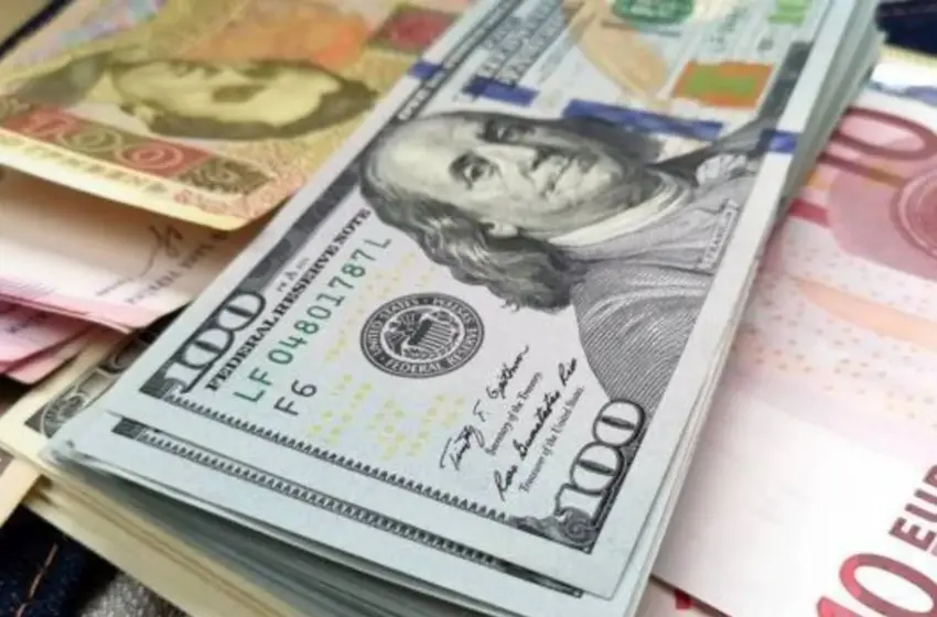  Гривня пішла в наступ: Нацбанк оновив офіційні курси валют на початок тижня