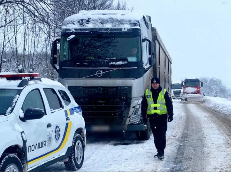 Обмеження для важкого транспорту в Україні