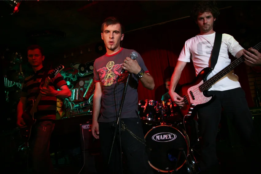 Перші кроки та становлення гурту БЕЗ ОБМЕЖЕНЬ