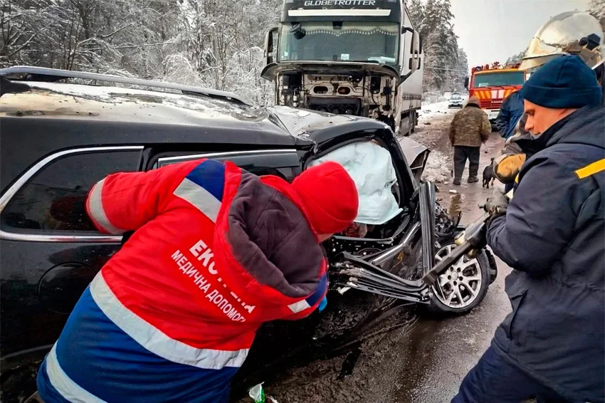 Рятувальні роботи та деблокування постраждалого на Київщині