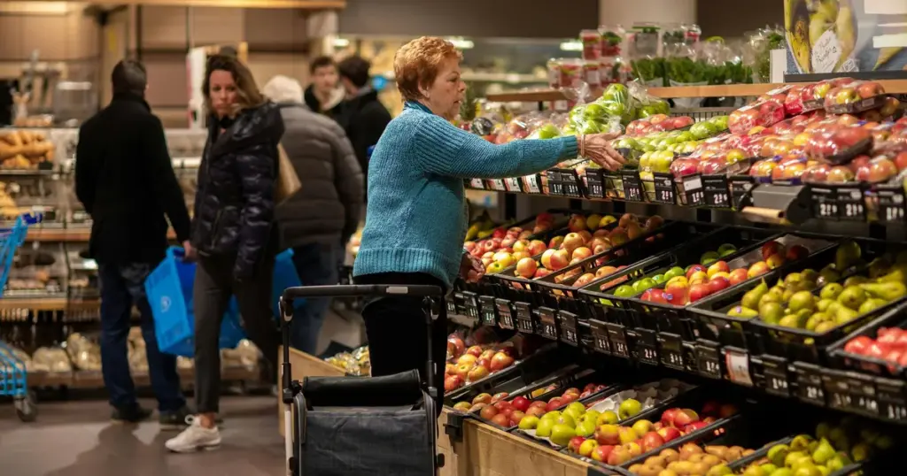 У Києві частина супермаркетів працюватиме вночі