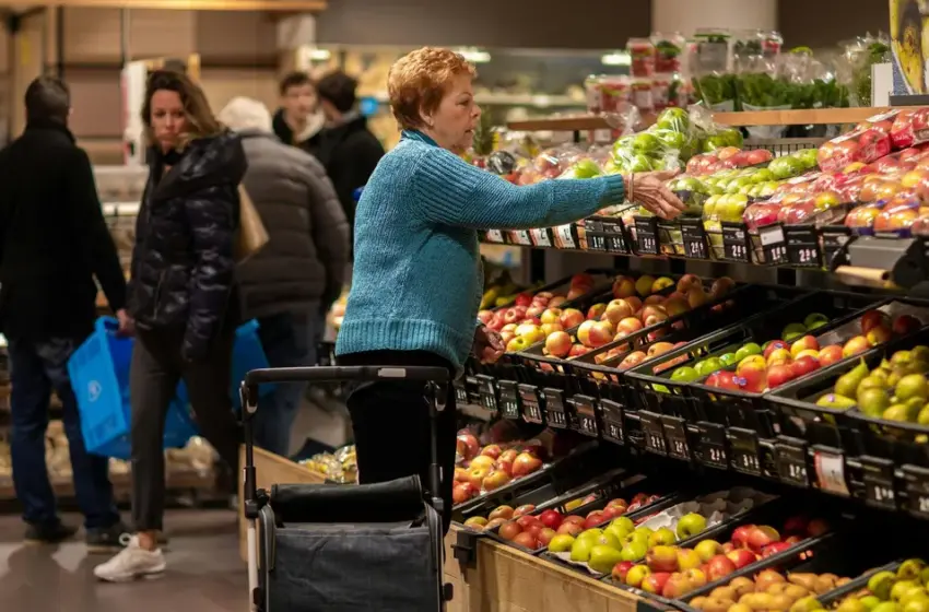  У Києві частина супермаркетів працюватиме вночі: де можна купити продукти, зарядити телефон і зігрітися