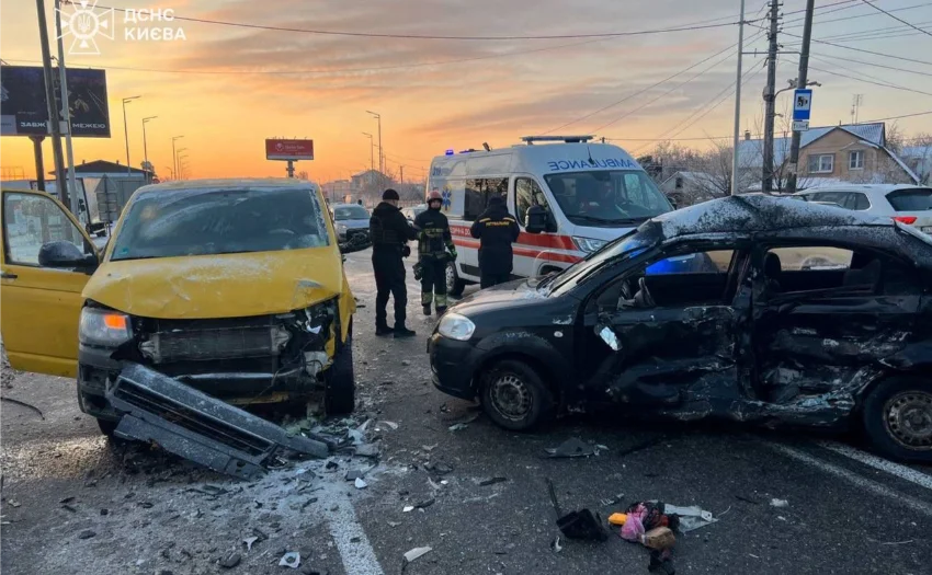  У Солом’янському районі Києва сталася серйозна ДТП з постраждалим водієм