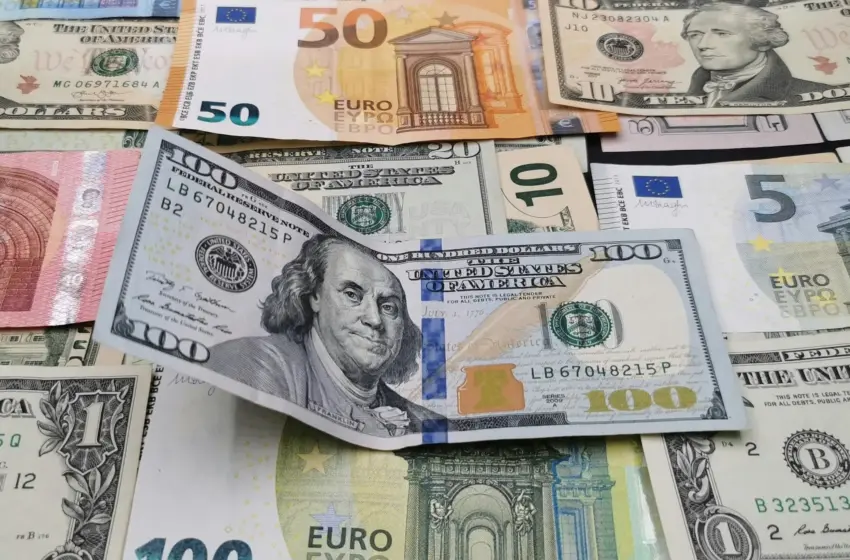  Гривня зміцнюється: як змінилися курси долара та євро в банках і обмінниках 22 січня