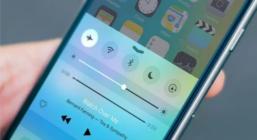 Чи справді режим польоту пришвидшує заряджання смартфона