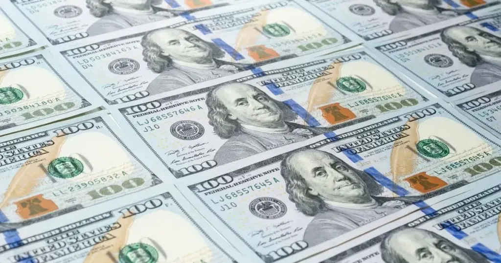 Долар і євро втратили в ціні на старті тижня 9 лютого